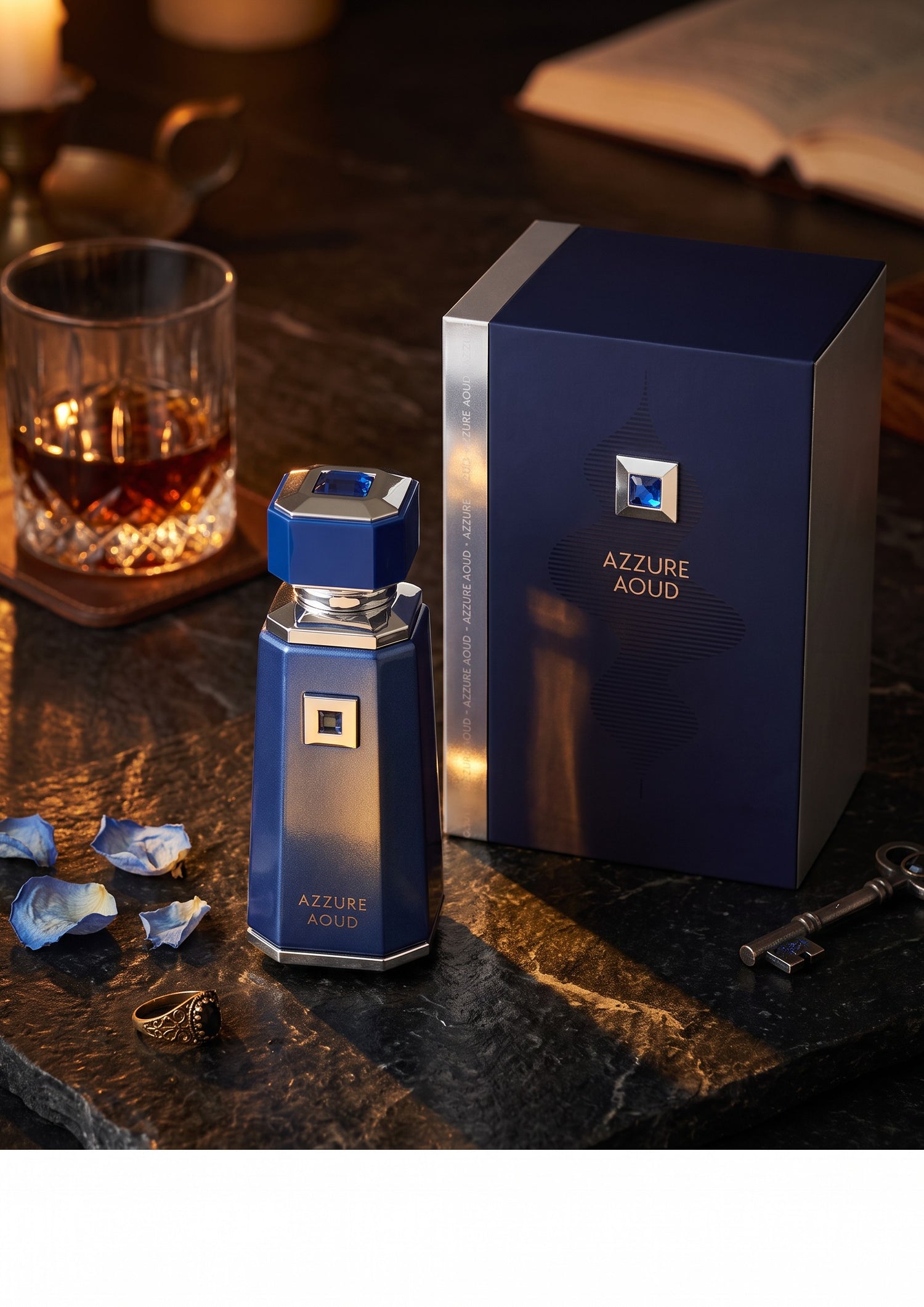 Flacon de parfum bleu Azzure Aoud de PDS SHOP avec son coffret assorti sur une table en pierre sombre