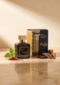 Flacon de parfum PDS SHOP Barakkat Satin Oud avec boîte dorée, copeaux de bois d'oud et safran sur fond beige