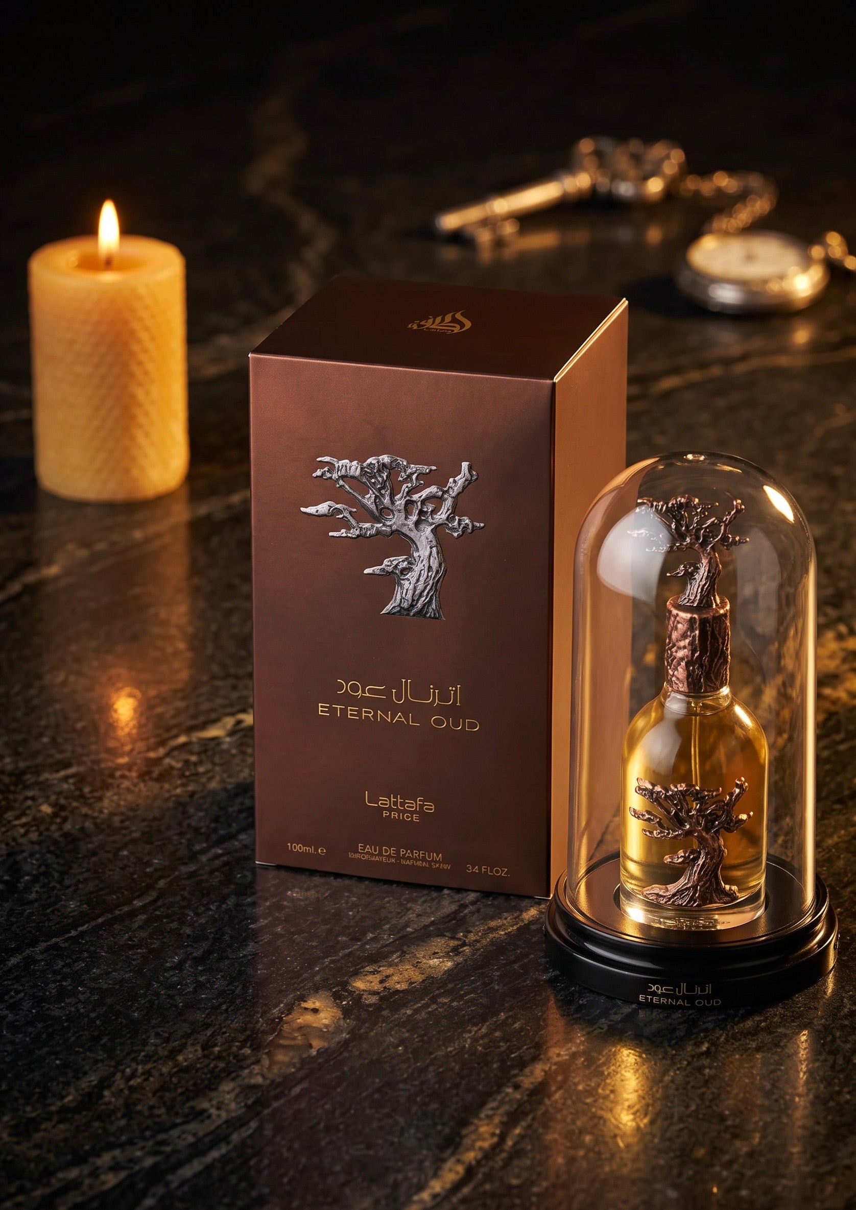 Flacon de parfum Eternal Oud de Lattafa et sa boîte marron sur une table en marbre avec une bougie, chez PDS SHOP