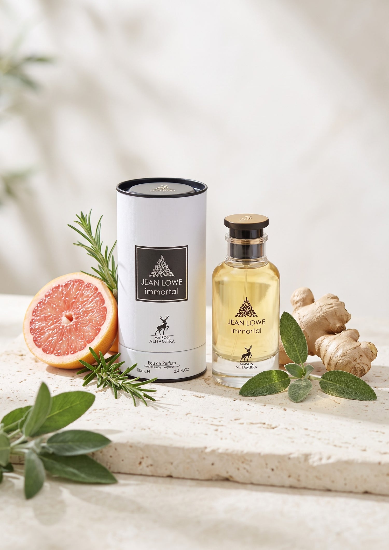 Flacon et boîte de parfum PDS SHOP Jean Lowe Immortel avec pamplemousse, gingembre et romarin sur une pierre beige