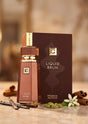 Flacon de parfum PDS SHOP Liquid Brun de French Avenue avec sa boîte, entouré de bâtons de cannelle et de vanille.