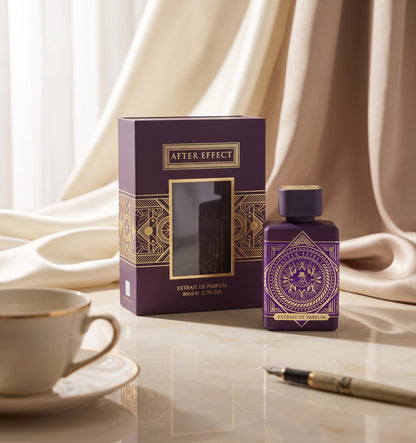 Flacon et coffret de parfum After Effect French Avenue violet avec détails dorés sur une table en marbre élégante