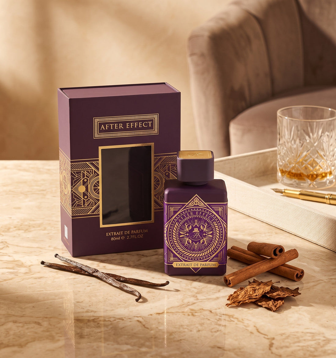 Flacon et coffret de parfum After Effect French Avenue violet avec détails dorés, entourés de vanille et cannelle.