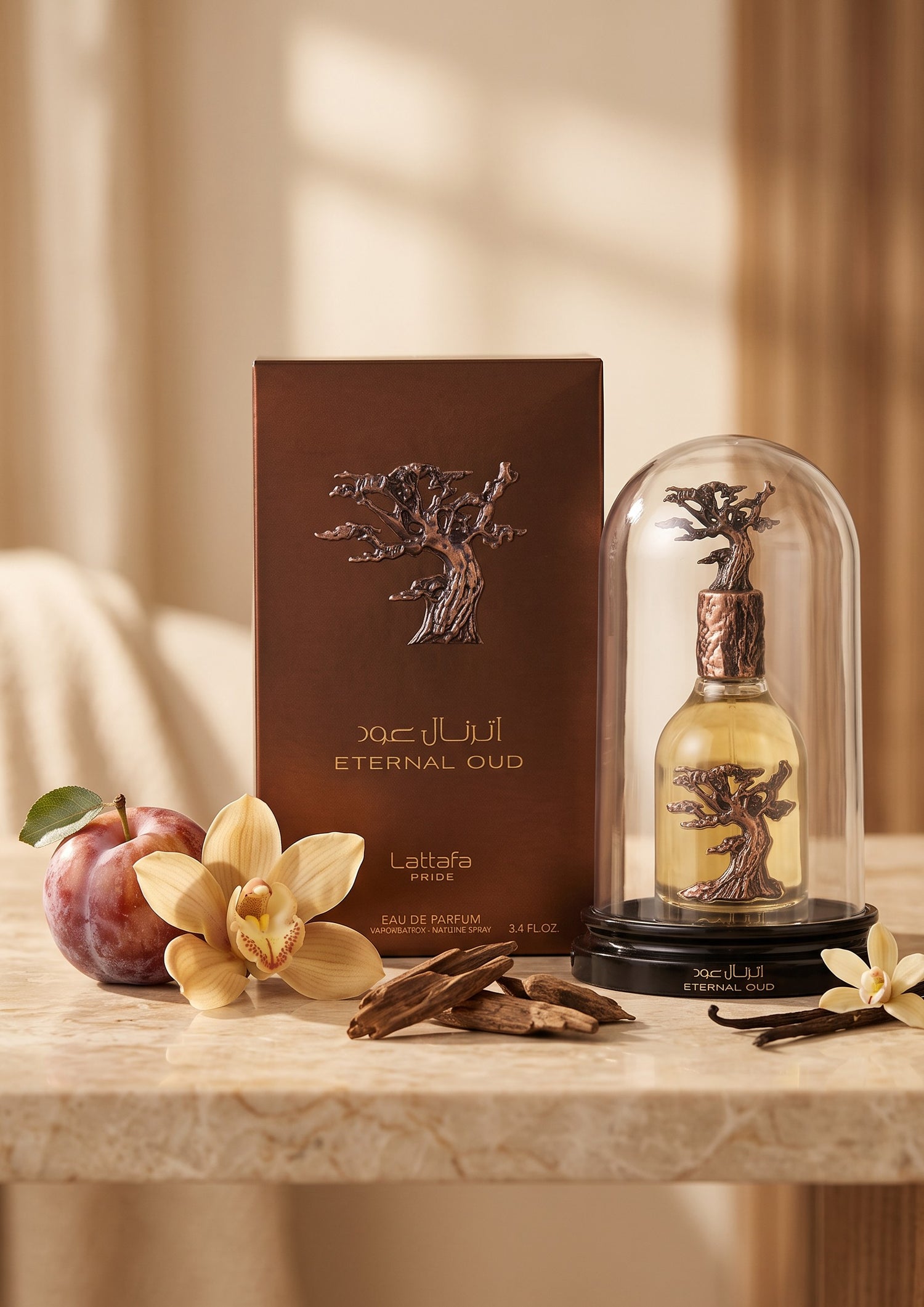 Flacon de parfum PDS SHOP Eternal Oud de Lattafa sous cloche en verre avec boîte, prune, orchidée et copeaux de bois.