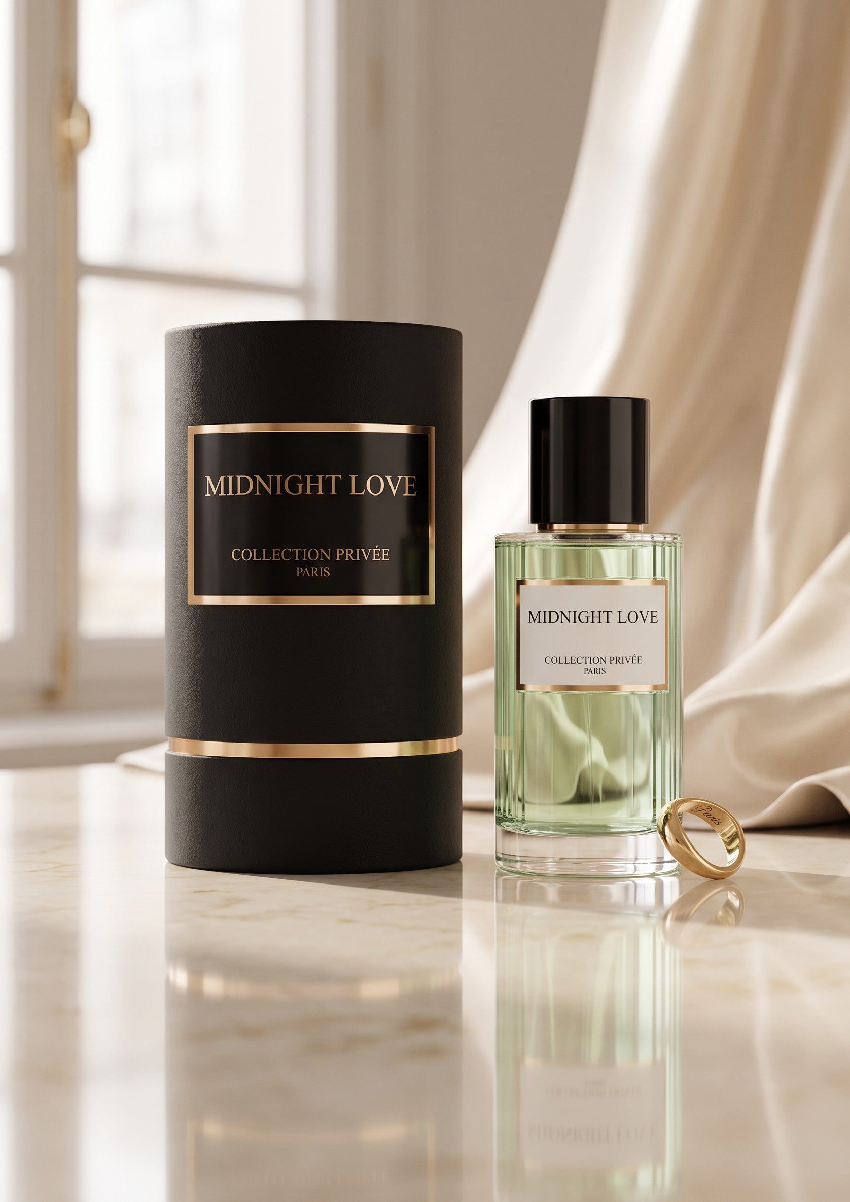 Flacon de parfum PDS SHOP Midnight Love avec étui noir élégant et bague dorée sur une table en marbre