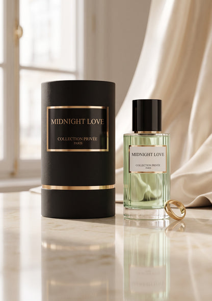 Flacon de parfum PDS SHOP Midnight Love avec étui noir élégant et bague dorée sur une table en marbre