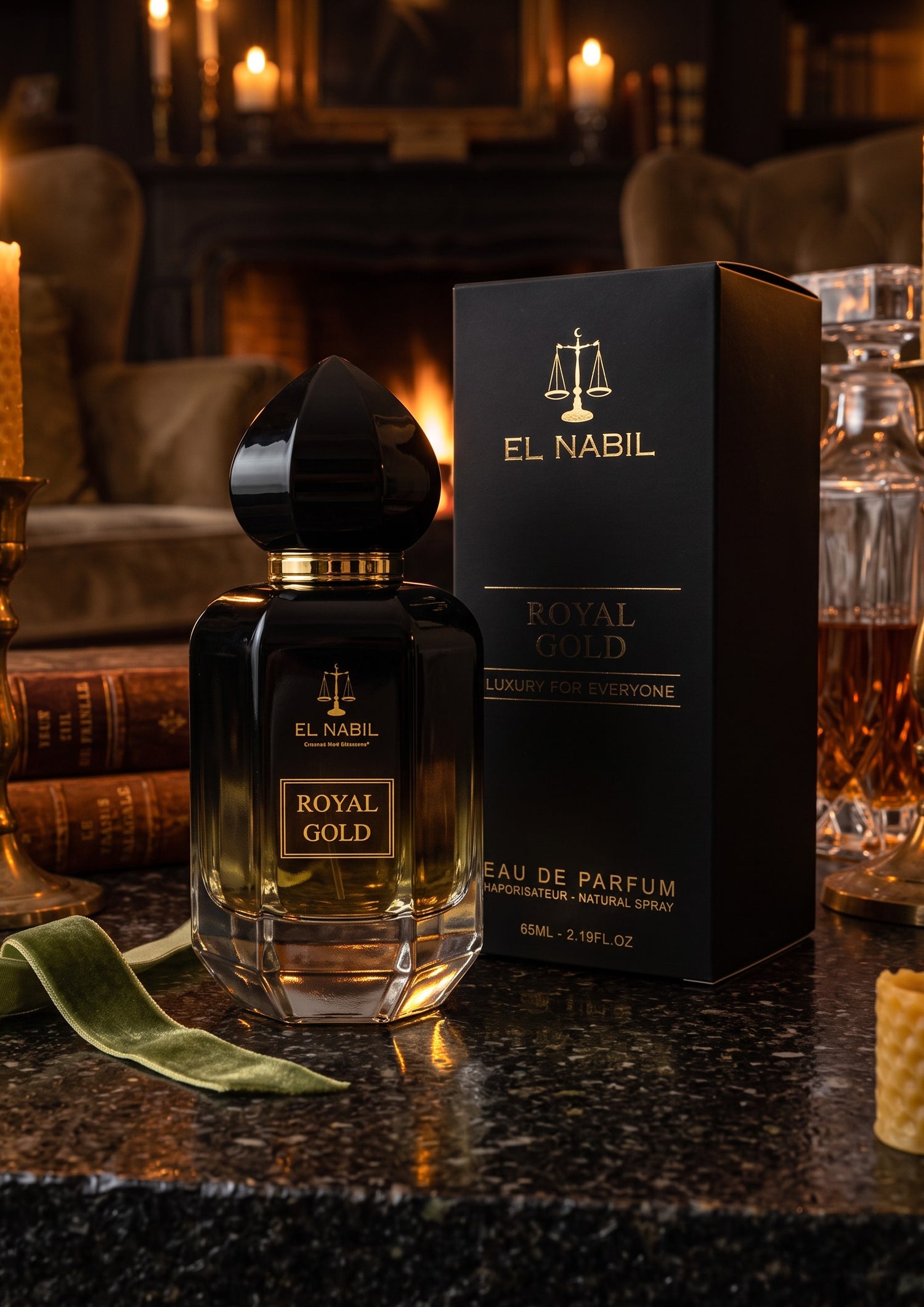 Flacon de parfum PDS SHOP El Nabil Royal Gold 65ml avec sa boîte noire élégante dans un décor luxueux et chaleureux