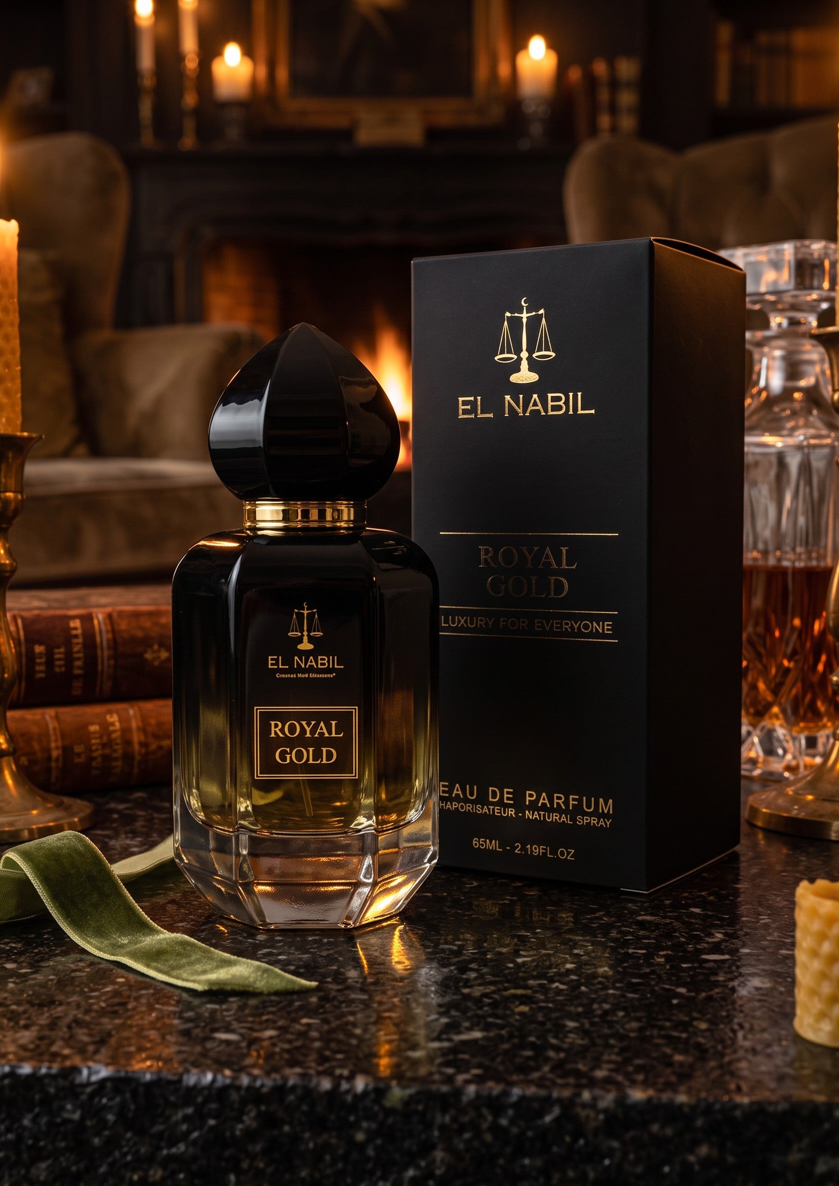 Flacon de parfum PDS SHOP El Nabil Royal Gold 65ml avec sa boîte noire élégante dans un décor luxueux et chaleureux