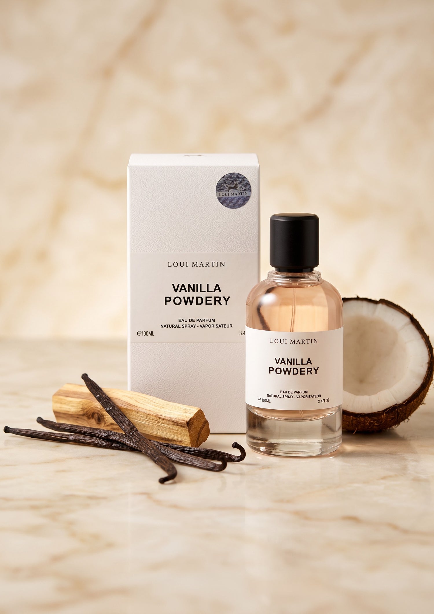 Flacon de parfum Vanilla Powdery PDS SHOP avec sa boîte blanche, gousses de vanille et noix de coco sur fond marbré