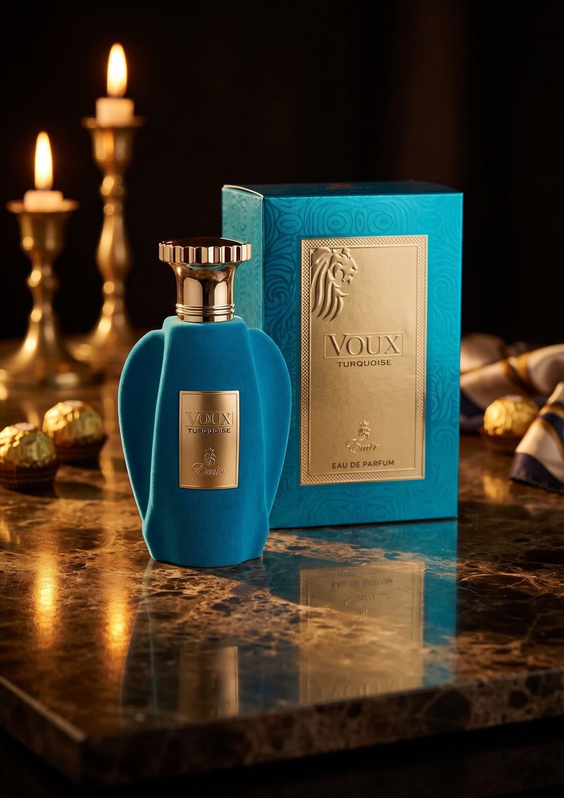 Flacon de parfum PDS SHOP Voux Turquoise bleu velouté avec boîte assortie sur une table en marbre sombre